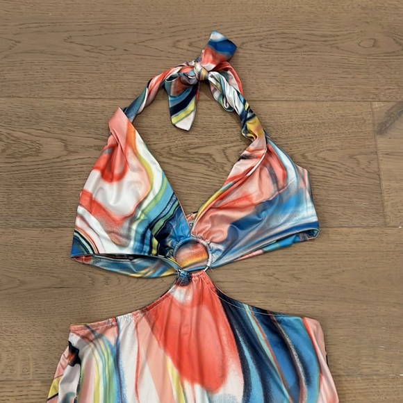 Cut out colorful dress - Picture 2 of 4